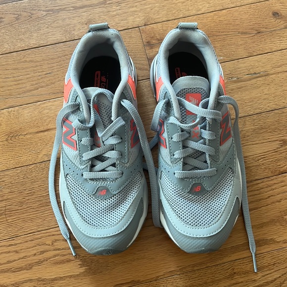 New Balance Shoes - Picture 2 of 5